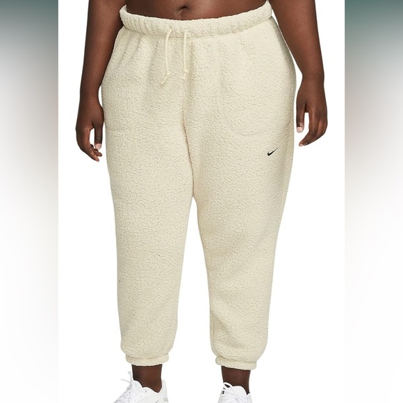 🆕 Nike Therma-FIT Fuzzy Women's Training Pants Plus Size-2x and 3x - Picture 1 of 2